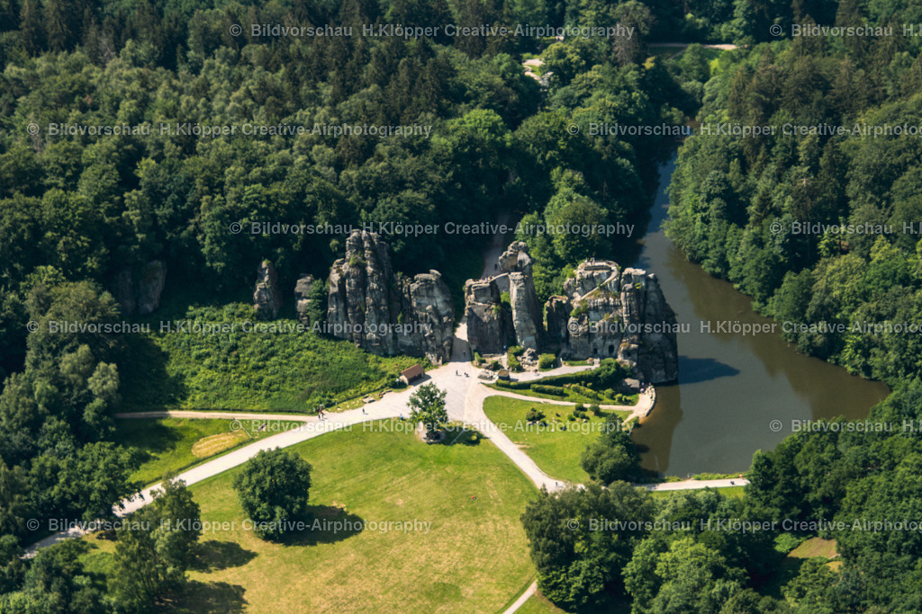 Externsteine Teutoburger Wald -5836 | Luftbilder und professionelle Luftbildfotografie als Digitaldatei oder hochwertiger Print: Leinwand, Alu‑Dibond, Acrylglas, Poster oder Download im Shop. - Realisiert mit Pictrs.com