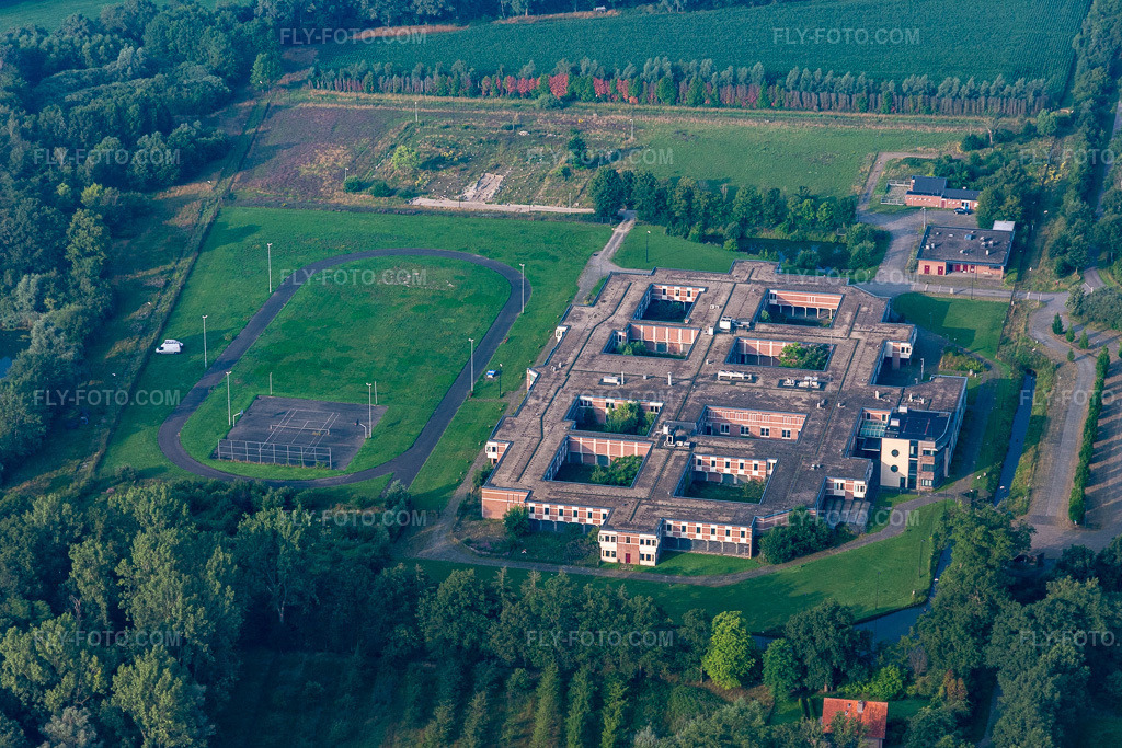 Aerial view: Klenvenneweg Prison in Rekken in the state Gelderland, Netherlands. – Photo: IMG_008211.jpg taken on 07/18/2020 by Werner Riehm/FLY-FOTO.com – Resolution of the original: 5317 x 3545 px