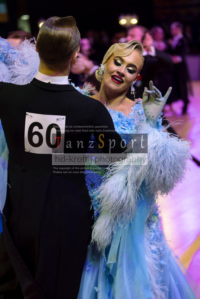 20241215_WDSF_Int_Open_Std-Riga-9336 | Tanzsportbilder, Standardtanz, Lateintanz, WDSF, DTV, LTVB, dancecomp, goc, hessen tanzt, blaues band der spree, walzer, tango, wiener walzer, slowfox, quickstepp, samba, rumba, cha-cha-cha, paso doble. jive, hd-kroft photography, turniertanzsport