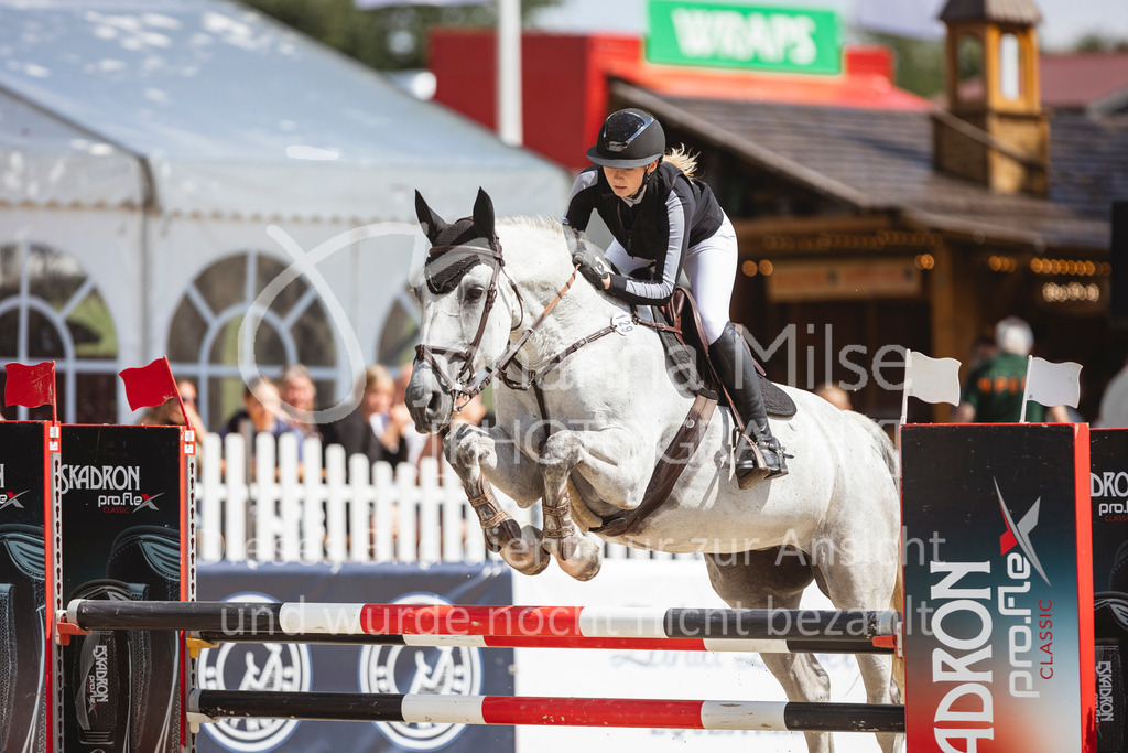 240711_BHO_L-Stil-2-505 | Deine schönsten Turniermomente als professionelle Fotos! Entdecke hochwertige Pferdesport-Fotografie im Online-Shop. Jetzt Fotos finden & bestellen!