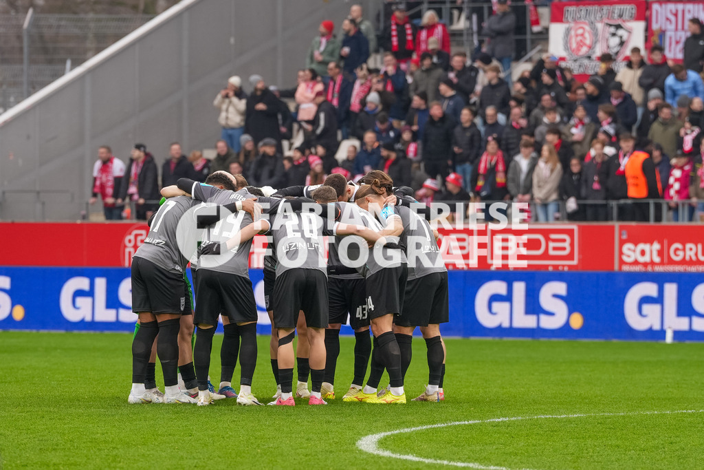 GER Rot-Weiss Essen vs. SSV Ulm, Fussball, 3. Liga, Spieltag 19, Saison 2025/2026, 20.12.2025 | GER Rot-Weiss Essen vs. SSV Ulm, Fussball, 3. Liga, Spieltag 19, Saison 2025/2026, 20.12.2025Foto: Fabian Friese - Realisiert mit Pictrs.com