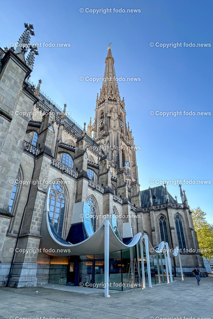 Domplatz Linz_ Mariendom_ Neuer Dom_ Domcenter_ 26.04.2024-2 | 26.04.2024, Domplatz Linz, AUT, Mariendom, Neuer Dom, im Bild Domcenter, Neubau, Information, Domshop