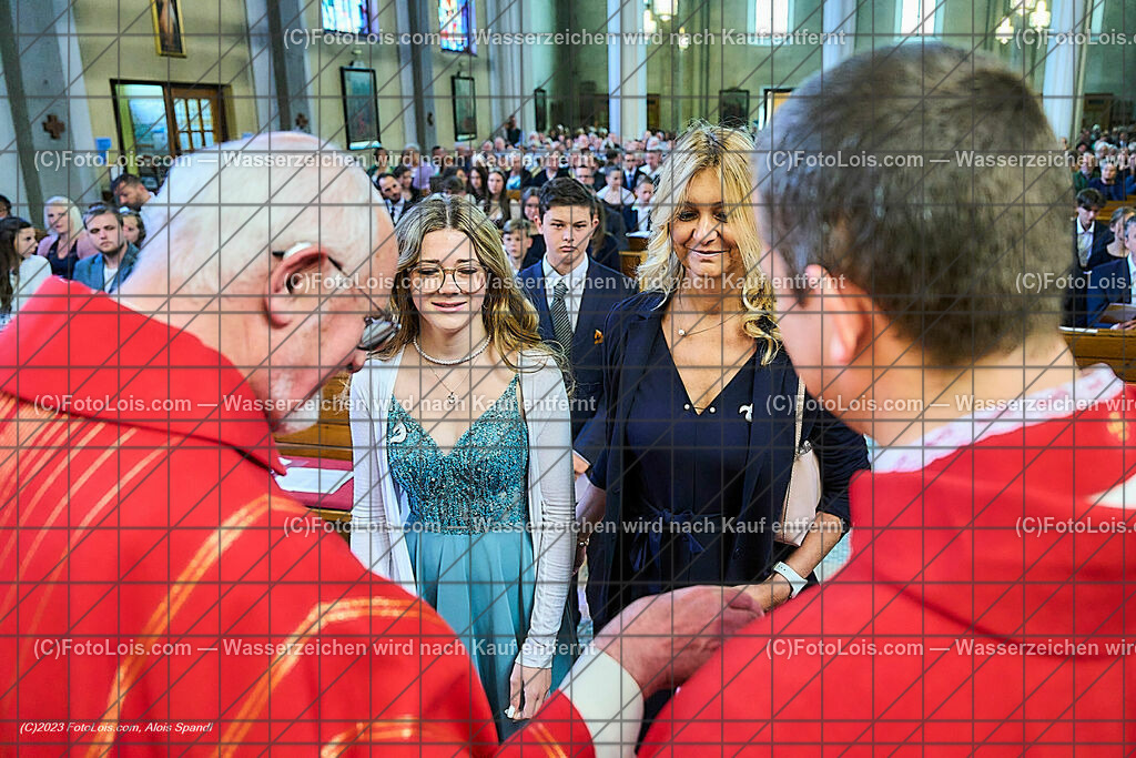 ALP2531_Pfarrfirmung Wieselburg_Sakrament der Firmung | (C)FotoLois.com, Alois Spandl, Pfarrfirmung in Wieselburg mit Firmspender Eduard Gruber (ehemaliger Generalvikar der Diözese St. Pölten), Sa 3. Juni 2023.