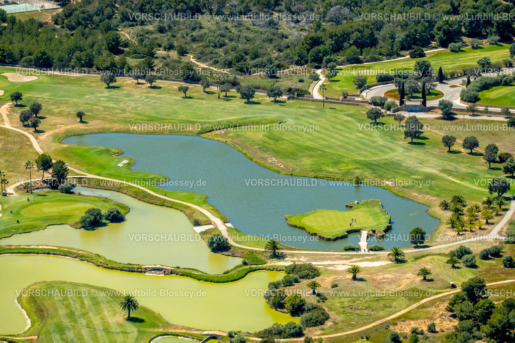 Mallorca230400247SantaPonsaGolf | Luftbild, Golfplatz, Insel in Golfanlage Santa Ponsa II, CalviaÂ , Balearen, Mallorca, Balearische Inseln, Spanien