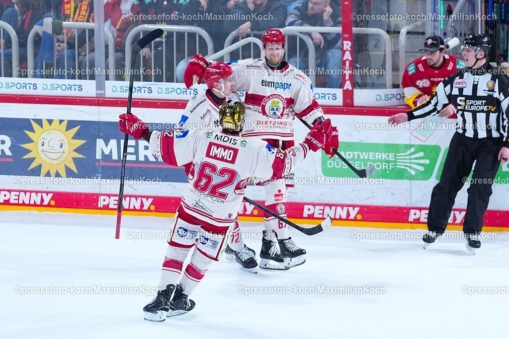 xYDRx20022601055 | 20.02.2026, xydrx, Eishockey, DEL2, Düsseldorfer EG - EV Landshut, PSD Bank Dome Düsseldorf: Torjubel nach dem Tor zum 4:3 für den EV Landshut durch Torschütze Stanislav Dietz (EV Landshut #67) zusammen mit Trevor Gooch (EV Landshut #72) und Tor Immo (EV Landshut #62)    Photo: xYannisxDreimannxPressefotoKochx