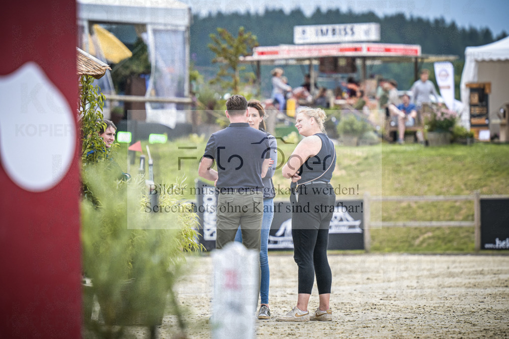 DOS_0007B | Entdecke hochwertige Reitturnierfotos von Foto Oger. Professionell, emotional und authentisch – jetzt Lieblingsmomente im Shop bestellen.Deutschlandweite Turnierfotografie. - Realisiert mit Pictrs.com