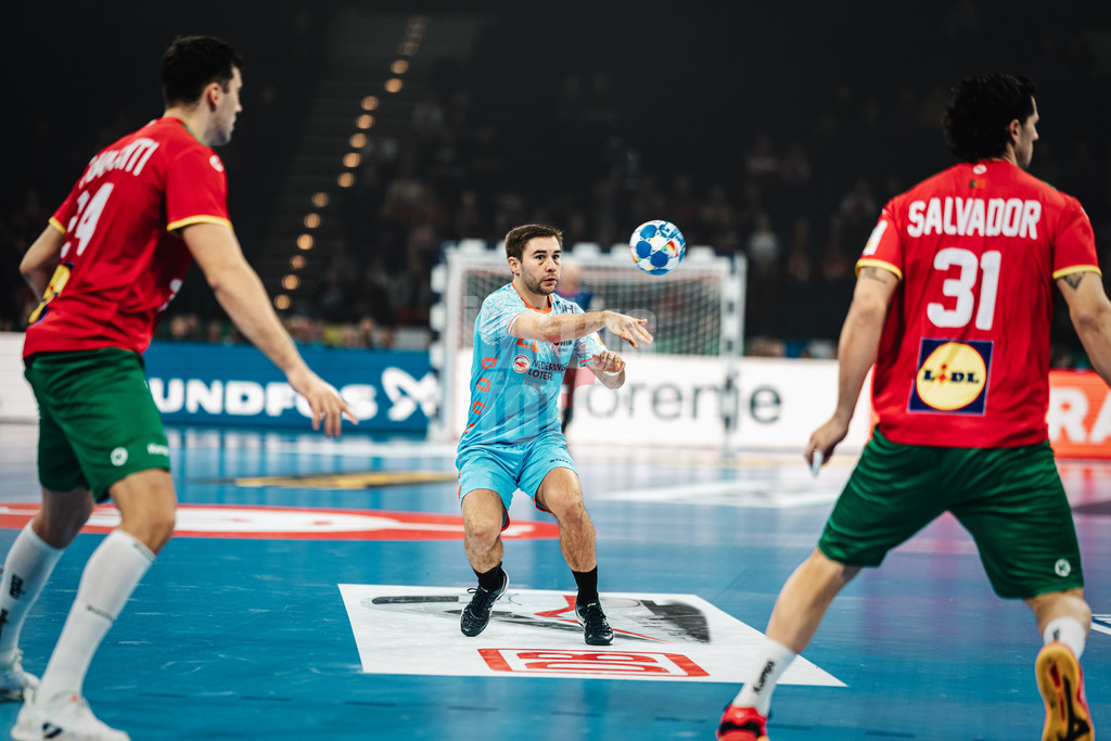 Handball | Herren | EHF EURO 2024 | European Championshop Men 2024 Final Tournament | Niederlande vs. Portugal | 23.01.2024 | Luc Steins (#22, Holland, NED) spielt einen Pass