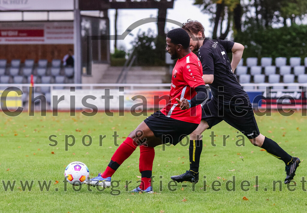 2023-08-27_025_TSV_Zorneding_II_gegen_TSV_Grafing_II | Zorneding, Deutschland, 27.08.2023:
Fußball, A-Klasse 2023 / 2024, 2. Spieltag, TSV Zorneding II gegen TSV Grafing II, Endergebnis: 5:1

Yusif Kamara (TSV Zorneding, #8), Tobias Schötz (TSV Grafing, #2)

Foto: Christian Riedel / fotografie-riedel.net