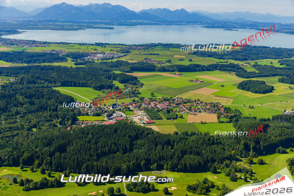 Luftaufnahme  Hart  Chieming Das Luftbild wurde 2025 vom UL-Flugzeug heraus erstellt ( keine Drohne ) - Hochauflösende Luftaufnahme -Nicht vergleichbar mit Google Maps oder Satelittenbilder- Die Geschenkidee !Mit Lizenz und Bildrechte bestellbar