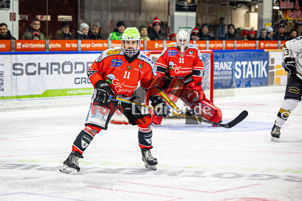 TSV Peißenberg MINERS gegen EHC Königsbrunn PINGUINE | Eishockey Bayernliga Herren Playoffs Viertelfinale 2024/25 - Spiel 2 von 7, TSV Peißenberg MINERS gegen EHC Königsbrunn PINGUINE, 20250209,Florian SIMON (MINERS 11) in Aktion,2025-02-09 in Peißenberg (Eisstadion Peißenberg)Florian SIMON (MINERS 11)Copyright: WolfgangxLindner foto-lindner.de
