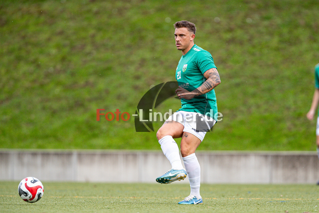 1. FC Penzberg gegen FC Wacker München | Bezirksliga Oberbayern Süd 3, 1. FC Penzberg gegen FC Wacker München, 20241012,Marco HIRY (1. FC Penzberg 20) in Aktion, Freisteller,2024-10-12 in Penzberg (Stadion an der Karl-Wald-Straße), Marco HIRY (1. FC Penzberg 20)Copyright: WolfgangxLindner www.foto-lindner.de