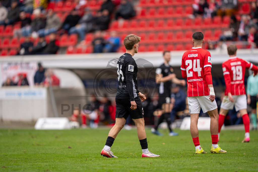 Kickers Offenbach vs. SG Sonnenhof Grossaspach, Fussball, Regionalliga Suedwest, 24. Spieltag, 14.03.2026 | Lukas Stoppel (SG Sonnenhof Großaspach, #35),Kickers Offenbach vs. SG Sonnenhof Grossaspach, Fussball, Regionalliga Suedwest, 24. Spieltag, 14.03.2026Foto: photosbyphips/Philip Ziegler