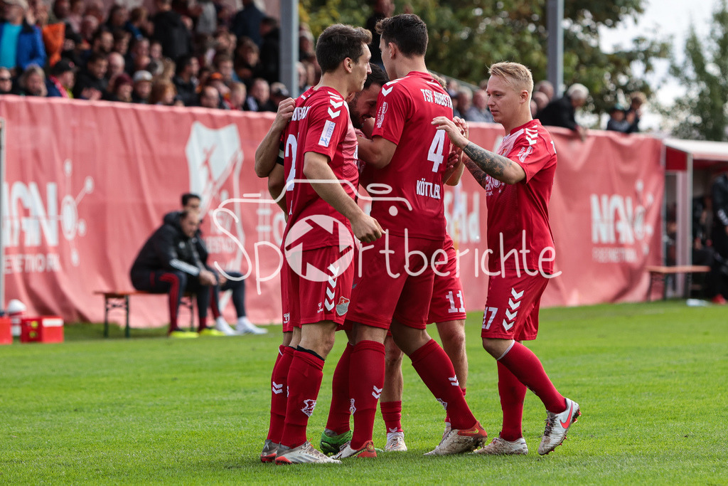 TSV Aubstadt - FC Bayern Amateure | Jubel der Hausherren nach dem Treffer zum 2-0 durch Timo Pitter (TSV #10)