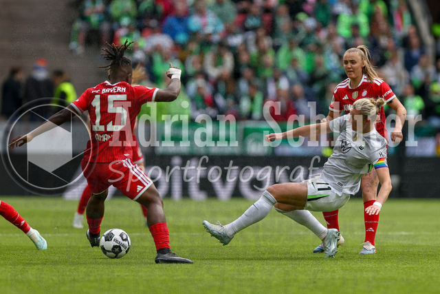 14.05.2026, GER, Fussball, Frauen, DFB-Pokal, Finale, Saison 2025/2026, VfL Wolfsburg - FC Bayern München | Bernadette Amani (Bayern), Alexandra Popp (Wolfsburg) und Gerogia Stanway (Bayern) im Kampf um den Ball