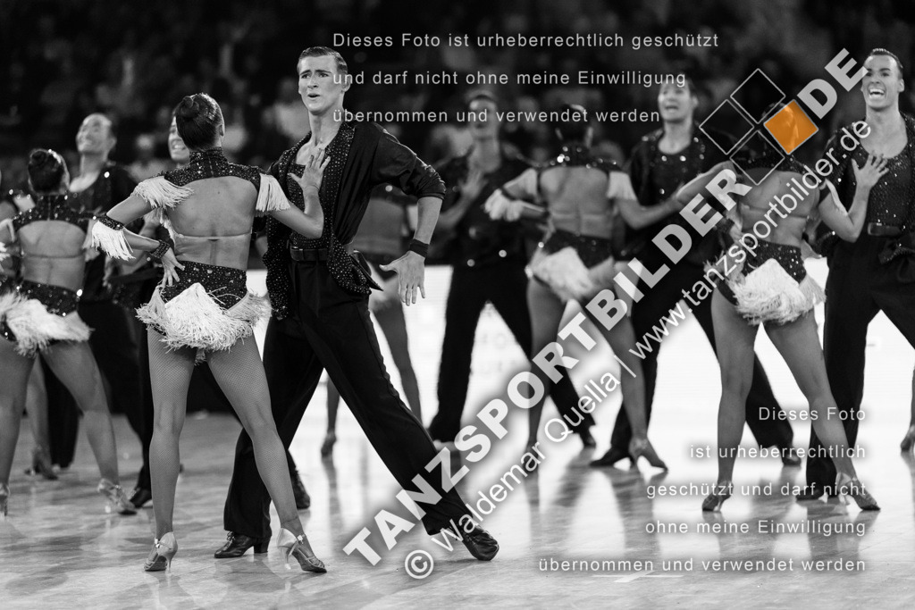 20231111-01286 | Hier finden Sie Tanz Bilder vom Latein und Standard Formationen tanzen. Sportbilder vom Tanzsport. Schöne Fotos und von Weltmeisterschaft, Europameisterschaft, Bundesliga, Regionalliga, Oberliga und Landesliga sowie von GOC Stuttgart, DanceComp, WM Bremen
