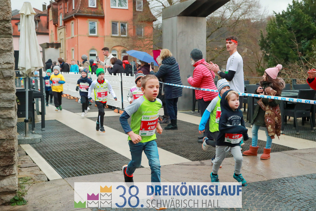 400m AOK Junior Cup | 3 Koenigslauf 2024 400m AOK Junior Cup - Realisiert mit Pictrs.com