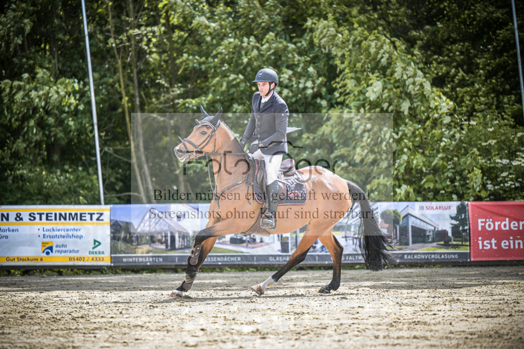 DOS_6422 | Entdecke hochwertige Reitturnierfotos von Foto Oger. Professionell, emotional und authentisch – jetzt Lieblingsmomente im Shop bestellen.Deutschlandweite Turnierfotografie. - Realisiert mit Pictrs.com