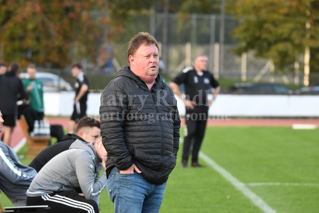 SpVgg GW Deggendorf : SV Oberpolling | Andreas Schäfer ( sportlicher Leiter SpVgg GW Deggendorf) - Realisiert mit Pictrs.com