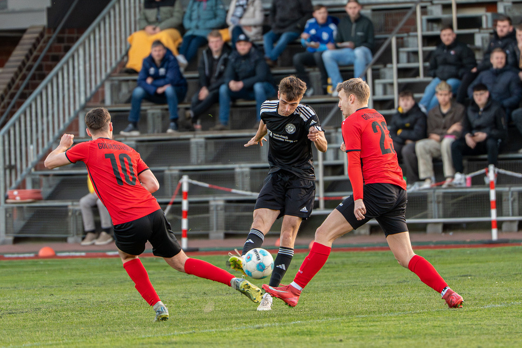 Fußball I Herren I Saison 2025-2026 I Bezirksliga Weser-Ems 4 I 23. Spieltag I TuS Frisia Goldenstedt - SW Osterfeine I 08445 | jns.sportfotos - Realisiert mit Pictrs.com