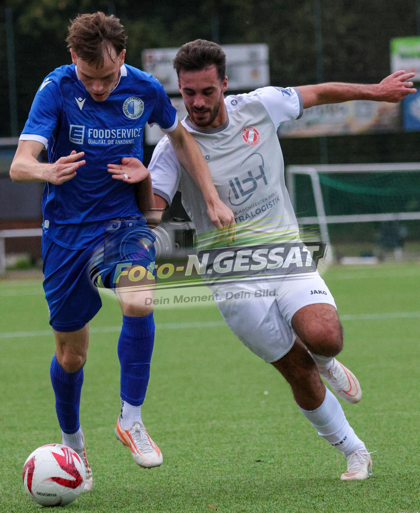 SV Löhne-Obernbeck - FC RW Kirchlengern | Auf dem Bild zu sehen: blau SV Löhne-Obernbeck: Lukas Jörg Husmeier ; grau FC RW Kirchlengern: Florent Berisha SV Löhne-Obernbeck, FC RW Kirchlengern, Saison 26/27, Kreispokal - Realisiert mit Pictrs.com