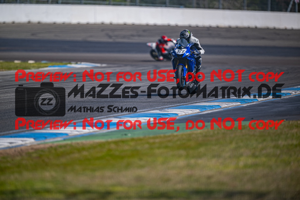 MaZZes_FotoMatrix_230410_8918 | WEISS