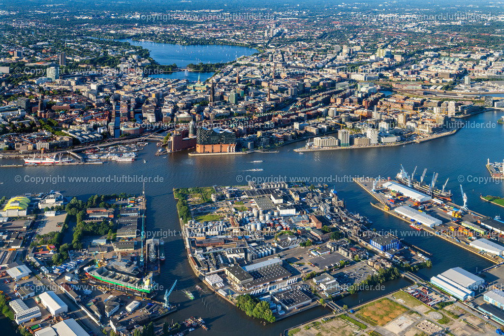Hamburg_Elbphilharmonie_Hywax_ELS_2362210823 | HAMBURG 21.08.2023 Technische Anlagen der Firma Hywax im Industriegebiet " Steinwerder " in Hamburg, Deutschland. Weiterführende Informationen bei: Hywax GmbH. // Technical plants of the company Hywax in the industrial area "Steinwerder" in Hamburg, Germany. Further information at: Hywax GmbH. Foto: Martin Elsen