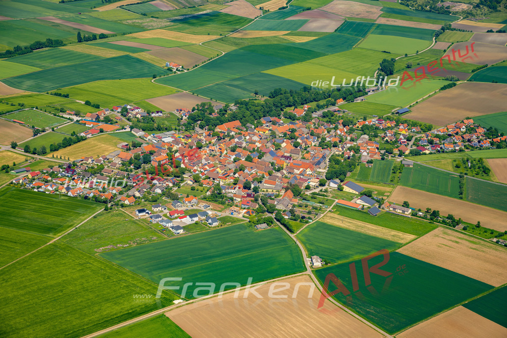 weigenheim-luftbild-2022-1571 | Aktuelles Luftbild von  Weigenheim - Die Luftaufnahme wurde 2022 mittels UL-Flugzeug erstellt ( keine Drohne ) - hochauflösende Kamera-Systeme von  Canon -
Beste Qualität - Für grossformatige Ausdrucke geeignet. Die Geschenkidee !