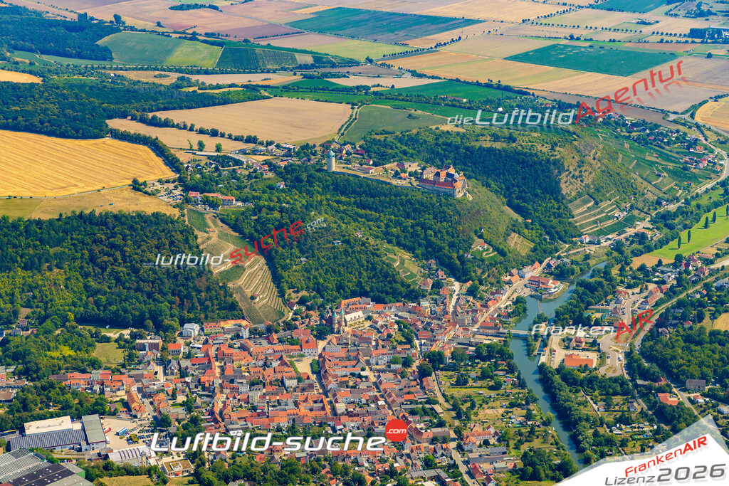 Weinberg Freyburg Bild- Das Luftbild wurde 2025 vom UL-Flugzeug heraus erstellt ( keine Drohne bzw. Drohnenaufnahme ) - Hochauflösende Luftaufnahme -Nicht vergleichbar mit Google Maps oder Satelittenbilder- Die Geschenkidee !Mit Lizenz und Bildrechte bestellbar - CC