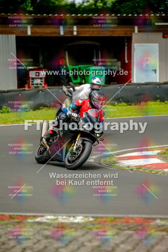 VBK-4382 | Hier findet Ihr Bilder von Touristenfahrten auf der Nürburgring Nordschleife oder von anderen Veranstaltungen die ich besucht habe. Viel Spass beim Durch Schauen 