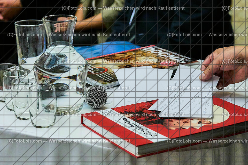 ALP6429_TdBerufsfotografie_Baden_Podiumsdiskussion KI | (C)FotoLois.com, Alois Spandl, Tage der NÖ Berufsfotografie in Baden, Posiumsdiskussion um die Künstliche Inteligenz in der Fotografie im Arnulf Rainer Museum Baden mit Gisela Kayser (Kuratorin und ehemalige künstlerische Leiterin und GF des Freundeskreis Willy-Brandt-Haus Berlin) Peter-Matthias Gaede (Journalist, ehem. Chefredakteur GEO), Michael Schnabl (Berufsfotograf in Graz, KI-Künstler), Christoph Künne (Docma), Michaela Habinger (Berufsfotografin NÖ), Michael Aurednik (Rechtsanwalt der NÖ Berufsfotografie), Christian Schörg (Landesinnungsmeister NÖ), Fr 6. Oktober 2023.