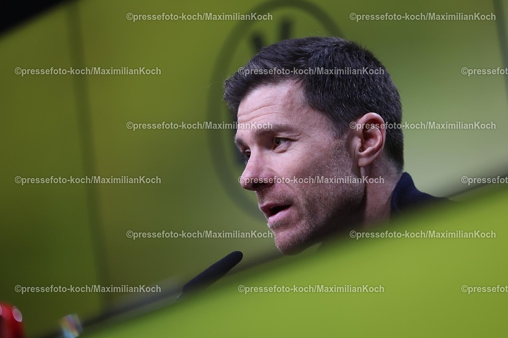 BVB10012501152 | 10.01.2025, Fußball, Borussia Dortmund - Bayer 04 Leverkusen, 1. Fußball Bundesliga, 16. Spieltag, Signal Iduna Park, Saison 2024 2025: Pressekonferenz mit den Trainern nach dem Spiel - Cheftrainer Xabi Alonso (Bayer 04 Leverkusen Trainer) bei der PKDFB regulations prohibit any use of photographs as image sequences and or quasi-video.
