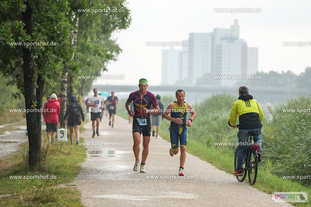 LUR_1044 | 34. M-net Erlanger Triathlon 2025 #erlangertriathlon  #mnettriathlon2025 #mnettriathlon #team #olympischedistanz #mitteldistanz #triathlon #maindonaukanal  #erlangertriathlon2025 #yourpictrs #tv1848 #tv1848erlangen  #triathlonbayern #sportinerlangen #demsportverbunden #sportshot_your_pictrs Copyright: www.sportshot.de