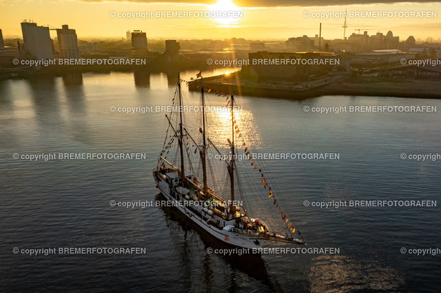 DJI_0090 | 30.09.2022 Drohnenaufnahmen Dt. Schifffahrtstag 2022 Bremen Wendebecken / Weser