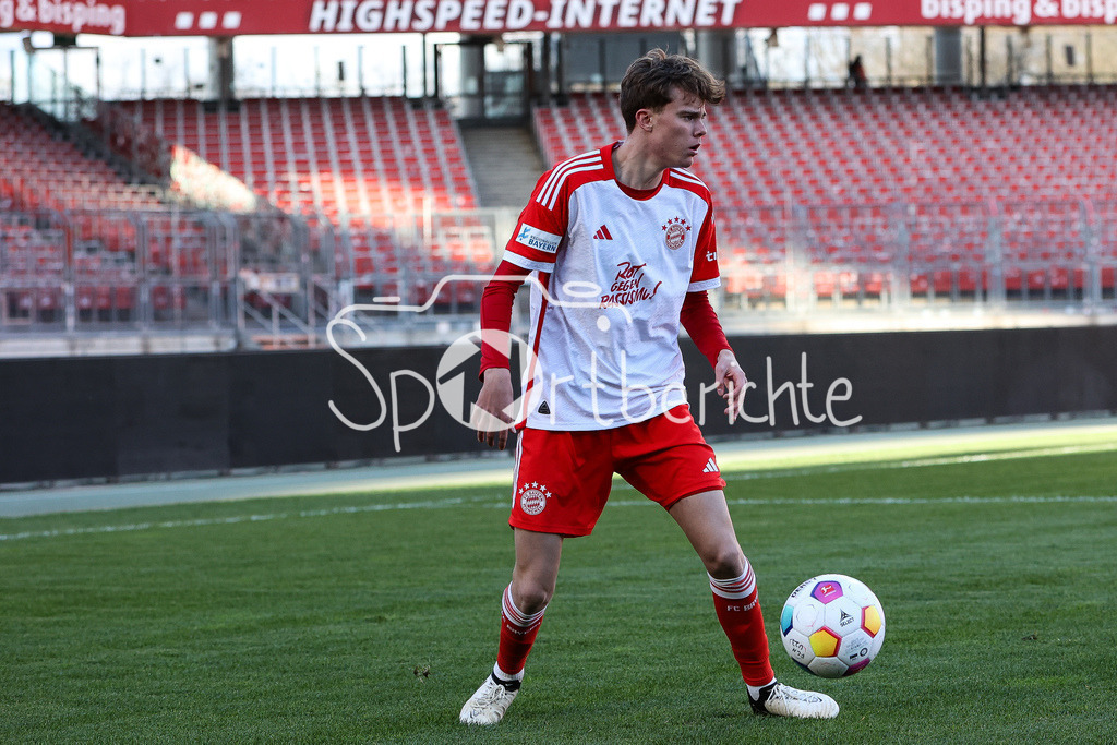 1. FC Nürnberg II - FC Bayern Amateure | im Bild Jonathan JENSEN (FCB #49) am Ball / Freisteller / Einzelfoto