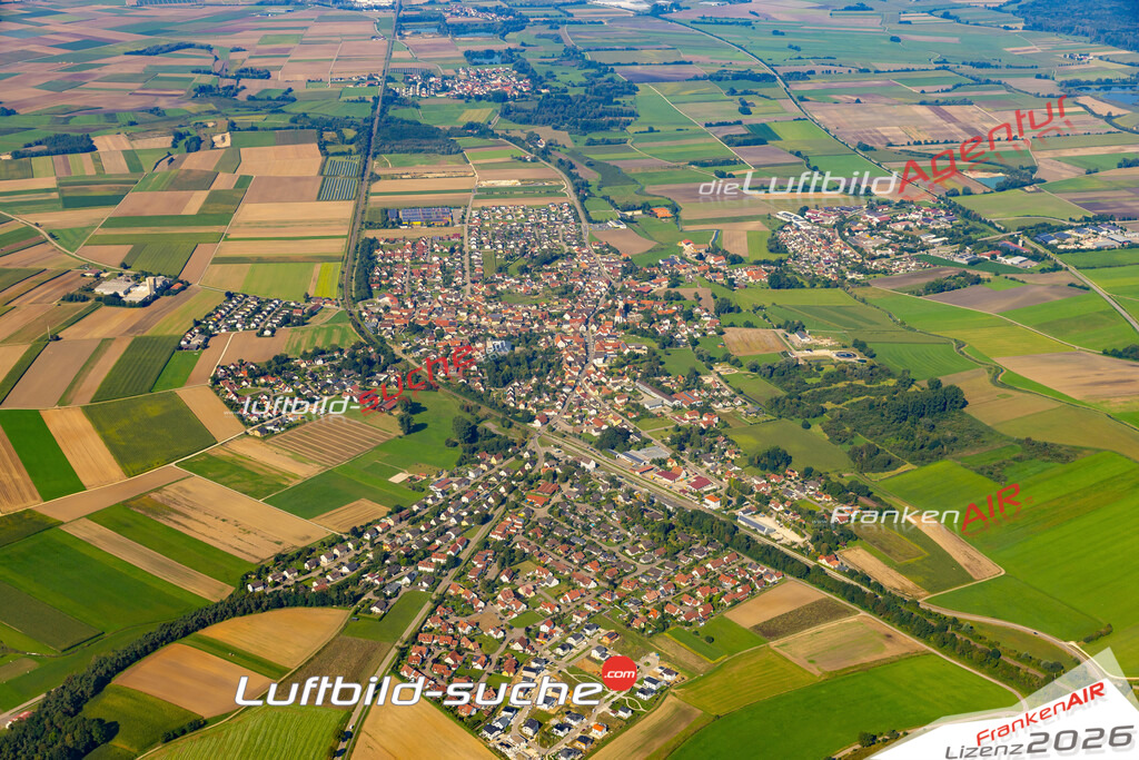 Das Luftbild zeigt :  Burgheim - Die Luftaufnahme wurde 2024 vom UL-Flugzeug aus erstellt ( keine Drohne ) - Hochauflösende Luftaufnahme - Für grossformatige Ausdrucke geeignet. Die Geschenkidee !Mit Lizenz und Bildrechte bestellbar