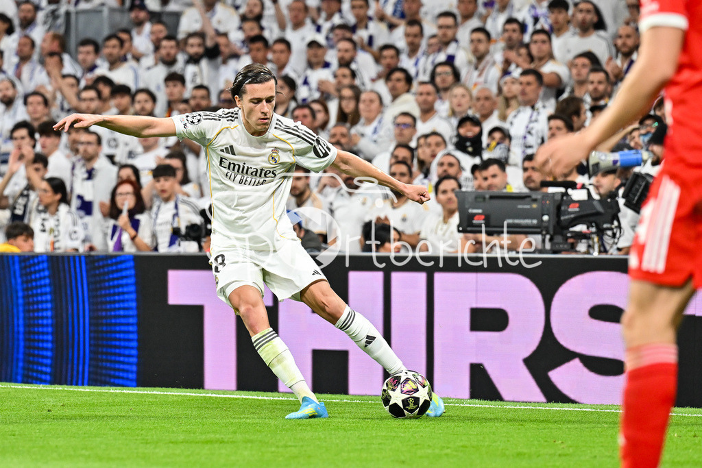 Real Madrid - FC Bayern München | MADRID, SPAIN - 07. APRIL: with Ball Alvaro CARRERAS (Real Madrid 18) during the UEFA Champions League match between Real Madrid vs. FC Bayern Munich on Quarterfinal first leg at Estadio Santiago Bernabeu