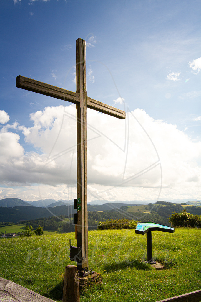 Hochkogelberg Gipfelkreuz | Bei Veröffentlichung des Bildes ist eine Namensnennung wie folgt erforderlich: 
Foto: Mostdirn Irmgard Wieser - Realisiert mit Pictrs.com