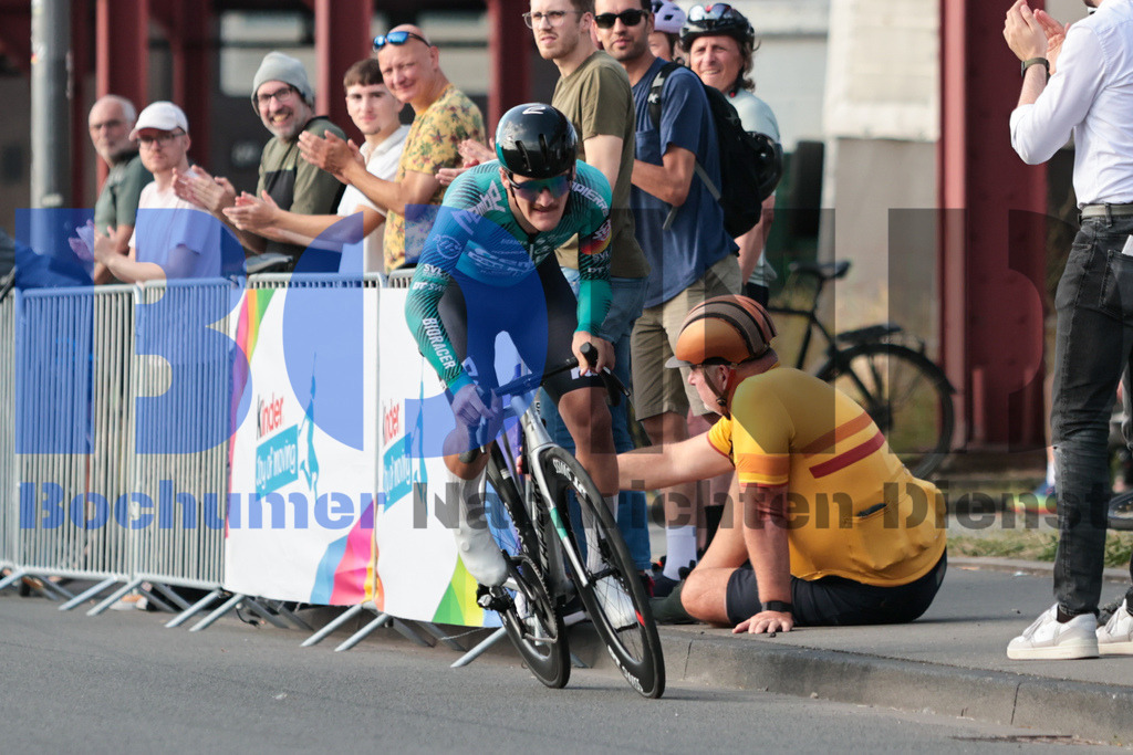 SES_DEUTOU20250820-161 | bond - Realisiert mit Pictrs.com