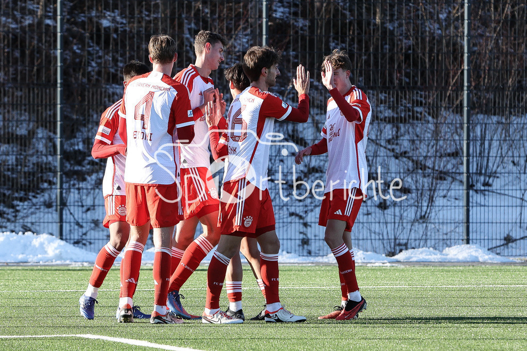 FC Bayern Amateure - SC Austria Lustenau | Jubel der Amateure nach dem Treffer zum 1-0 durch Benedikt WIMMER (FCB #12) / Freude / Tor / Torschuetze