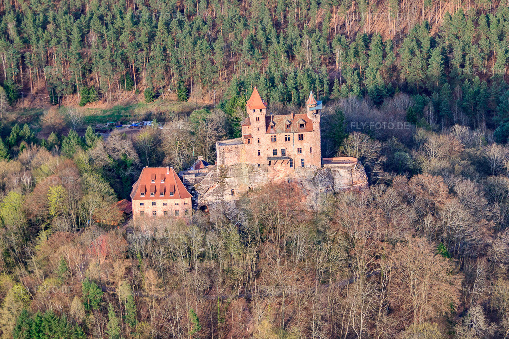 Luftbild: Burg Berwartstein in Erlenbach bei Dahn im Bundesland Rheinland-Pfalz in Deutschland. Foto: IMG_56543.jpg vom 17.04.2013 durch Werner Riehm/FLY-FOTO.deAuflösung des Originals: 4752 x 3168 pxBURGBERWARTSTEIN.DE