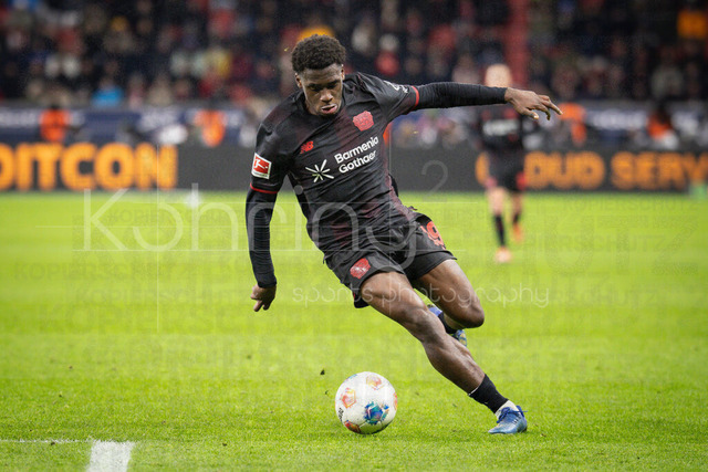 German Bundesliga, Bayer 04 Leverkusen vs. VfB Stuttgart, 10.01.2026 | LEVERKUSEN, GERMANY - JANUARY 10:  Ernest Poku (Bayer 04 Leverkusen, 19) during the German Bundesliga match on gameday 16 between Bayer 04 Leverkusen vs. VfB Stuttgart at BayArena on January 10, 2026 in Leverkusen, Germany. DFL REGULATIONS PROHIBIT ANY USE OF PHOTOGRAPHS AS IMAGE SEQUENCES AND/OR QUASI-VIDEO.
