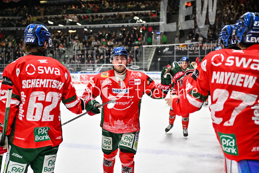 Augsburger Panther - Eisbären Berlin | AUGSBURG, GERMANY - 27. JANUARY: Jubel der Hausherren nach dem Treffer zum 1-1 Ausgleich durch Alexander BLANK (Augsburger Panther 26) / Tor / Torschuetze / Freude / Happy während dem Match zwischen den Augsburger Panthern und den Fischtown Pinguins am 43. Spieltag der Penny DEL im Curt Frenzel Stadion