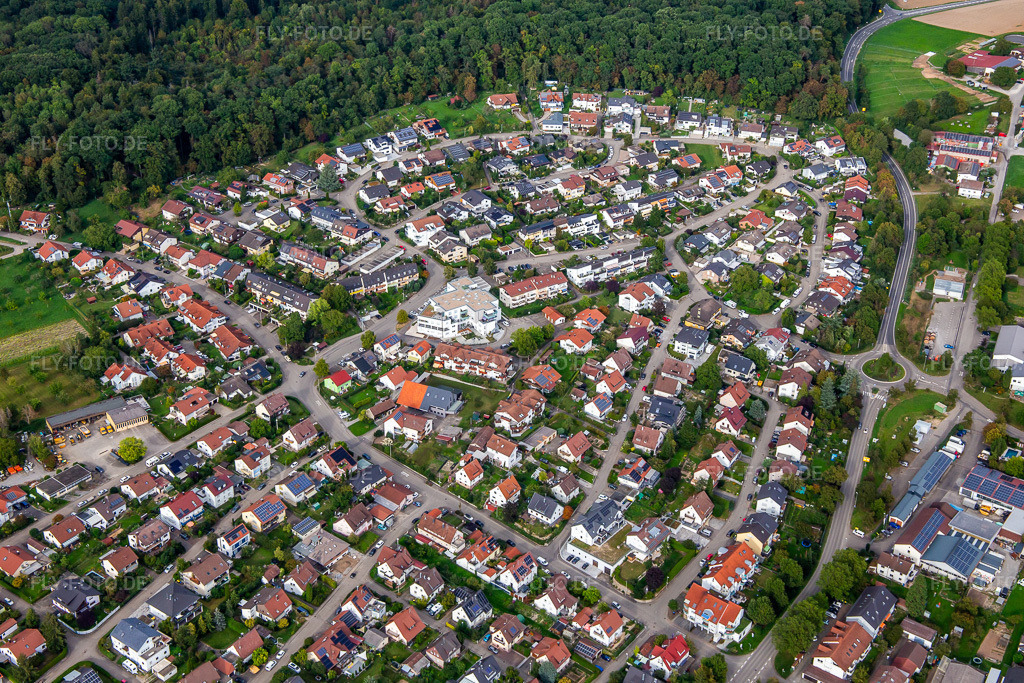 Luftbild: Ortskern mit Pflegestift Rielingshausen im Ortsteil Rielingshausen in Marbach im Bundesland Baden-Württemberg in Deutschland. Foto: IMG_138608.jpg vom 16.09.2023 durch Werner Riehm/FLY-FOTO.deDIENSTE-FUER-MENSCHEN.DE