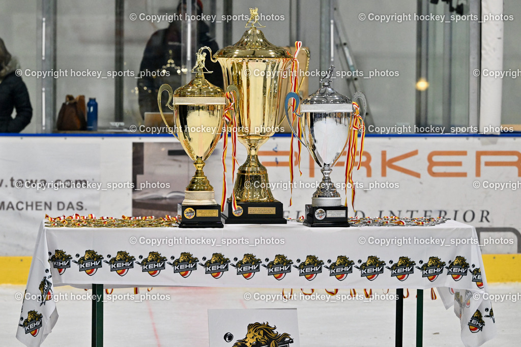 ESC SOCCERZONE STEINDORF vs. 1. EHC Althofen | Pokale KEHV, ESC SOCCERZONE STEINDORF vs. 1. EHC Althofen, Siegerehrung ESC SOCCERZONE STEINDORF & 1. EHC Althofen am 08.03.2025 in Steindorf (Ossiachersee Halle), Austria, (Photo by Bernd Stefan)