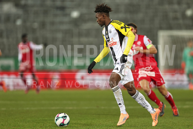 Austrian Bundesliga: Grazer AK 1902 vs LASK | GRAZ, AUSTRIA, 13.DEC.25 - SOCCER - ADMIRAL Bundesliga, Grazer AK 1902 vs LASK. The image shows Modou Keba Cisse (Lask).