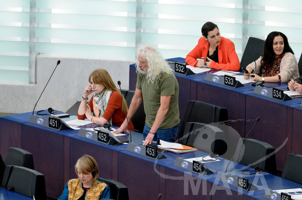 _DWI0300 | Mick Wallace, MdEP (2019-2024) Independents for change (Irland) bei der letzte Plenarsitzung. Das Europäische Parlament in Straßburg, 22.04.2024
 - Realisiert mit Pictrs.com