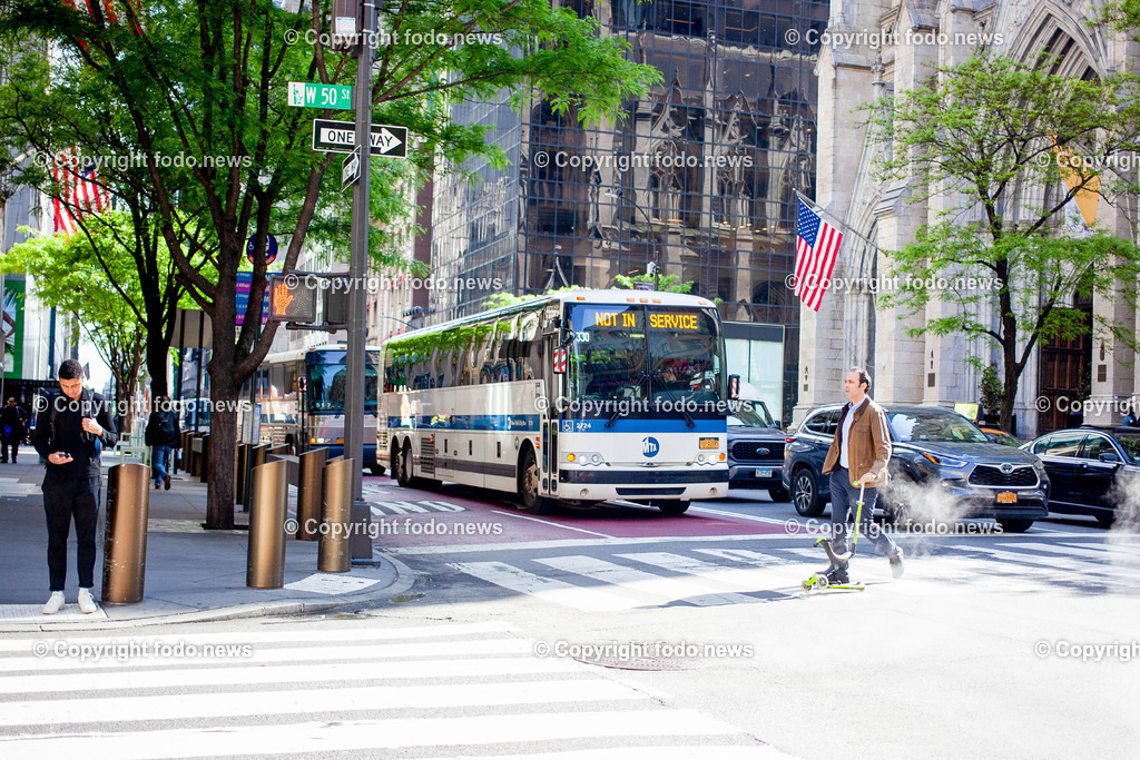Vereinigte Staaten von Amerika_ USA_ New York City_ NYC_ 20.05.2024-21 | 20.05.2024, Vereinigte Staaten von Amerika, USA, New York City, NYC im Bild diverse Stadtansichten New York City, Wolkenkratzer, Essen, U-Bahn, Menschen, Stadion, Baseball, Yankees, Mets, Manhatten, East River, Trump, Macy, Verkehr, AutosNew York City ist eine Weltstadt an der Ostkueste der Vereinigten Staaten. Sie liegt im Bundesstaat New York und ist mit rund 8,8 Millionen Einwohnern die bevoelkerungsreichste Stadt des Landes.Quelle: Wikipedia