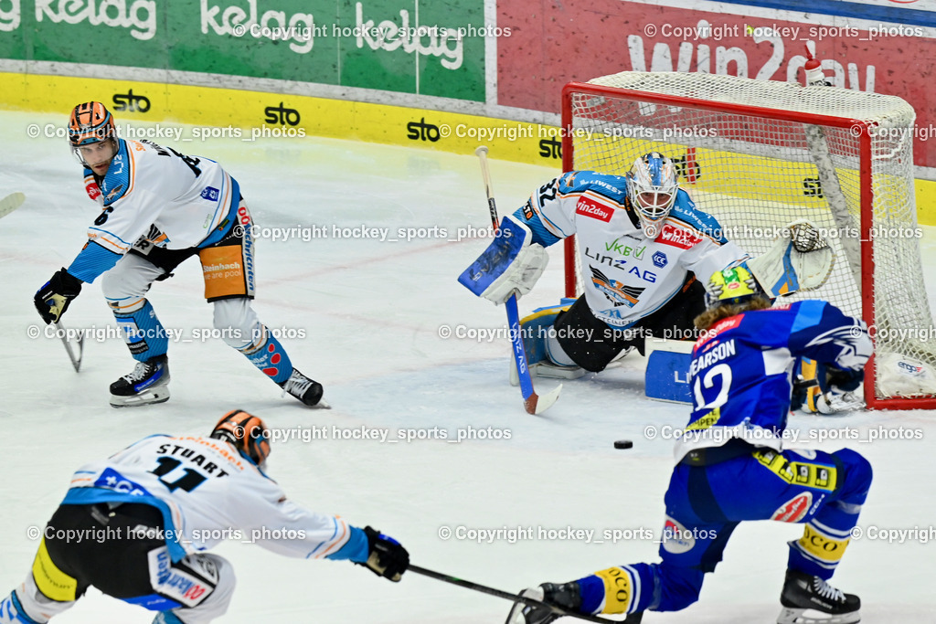 EC IDM Wärmepumpen VSV vs. STEINBACH BLACK WINGS LINZ  | #46 Würschl Niklas Andre BLACK WINGS LINZ, #32 Tirronen Rasmus BLACK WINGS LINZ, #12 Pearson Chase EC VSV, EC IDM Wärmepumpen VSV vs. STEINBACH BLACK WINGS LINZ , EC IDM Wärmepumpen VSV vs. STEINBACH BLACK WINGS LINZ  am 28.01.2025 in Villach (Stadthalle Villach), Austria, (Photo by Bernd Stefan)