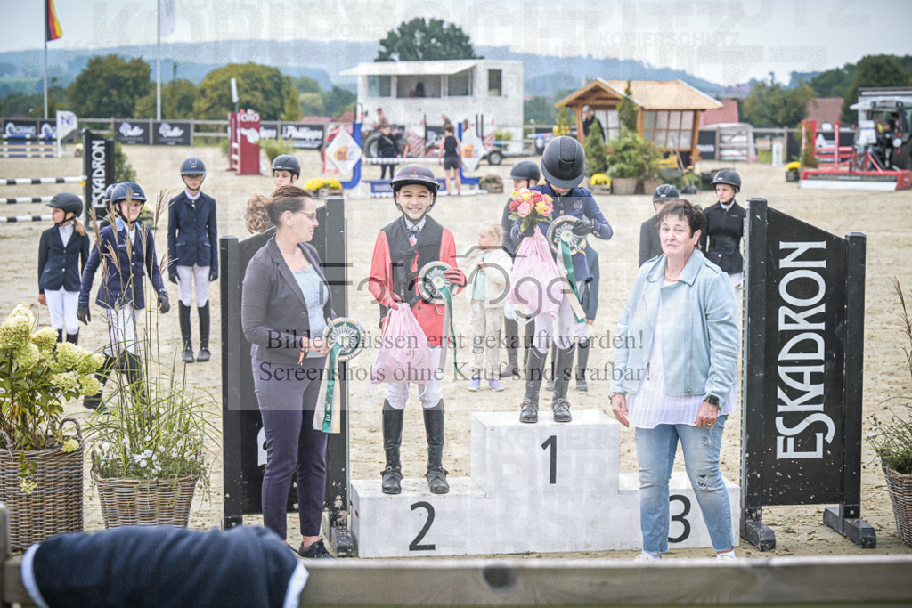 DOS_0080 | Entdecke hochwertige Reitturnierfotos von Foto Oger. Professionell, emotional und authentisch – jetzt Lieblingsmomente im Shop bestellen.Deutschlandweite Turnierfotografie. - Realisiert mit Pictrs.com