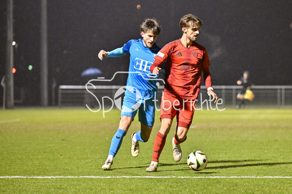 FC Bayern München - TSV Eintracht Karlsfeld  | Im Duell Lukas PAUNERT und Luca DENK (FC Bayern München II #6) / Zweikampf / Testspiel: FC Bayern Muenchen II - TSV Eintracht Karlsfeld, FC Bayern Campus am 11.02.2025